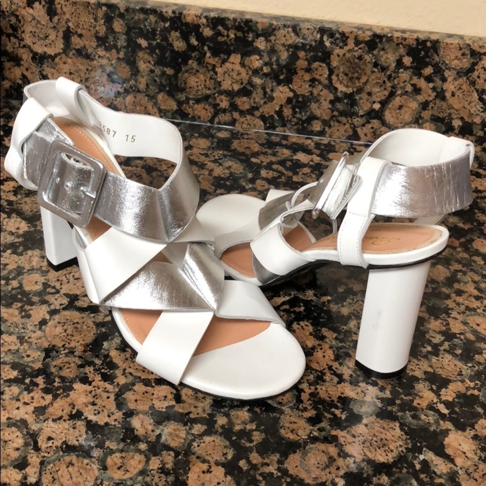 Robert Clergerie 37.5 White / Silver Chunky Heel